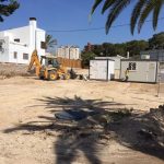 camión trabajando en las obras de Jardines de Olimpo